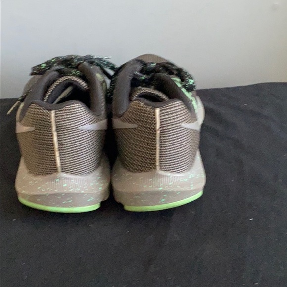 Nike - Picture 4 of 7